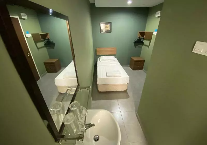 اتاق استاندارد یک نفره, De Mawardah Hotel, Taming Sari Tower Malacca
