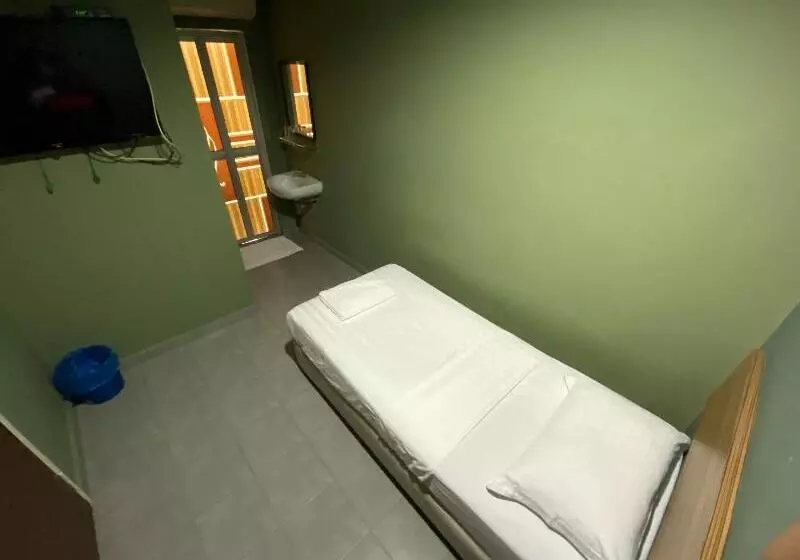 اتاق استاندارد یک نفره, De Mawardah Hotel, Taming Sari Tower Malacca