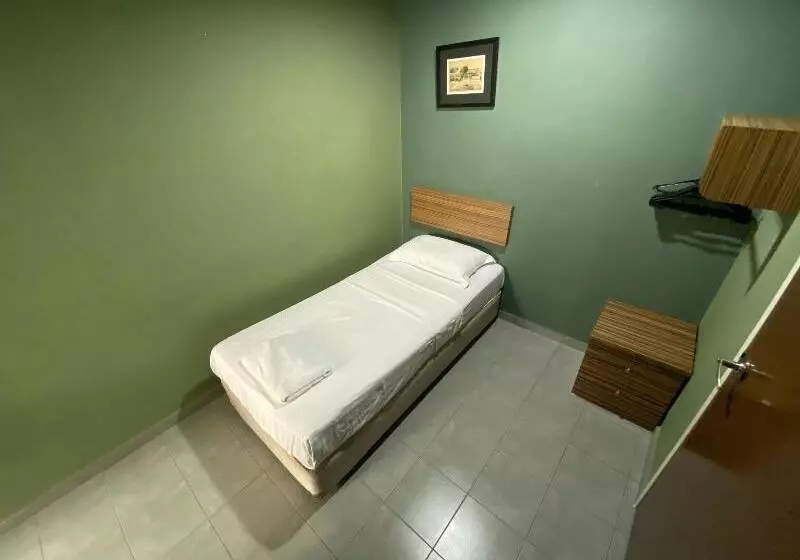 اتاق استاندارد یک نفره, De Mawardah Hotel, Taming Sari Tower Malacca