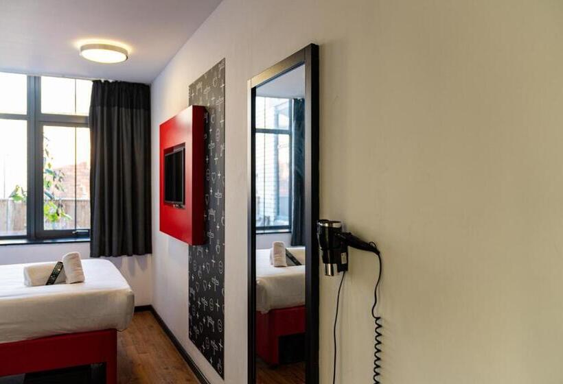 Номер Стандарт, Easyhotel Newcastle