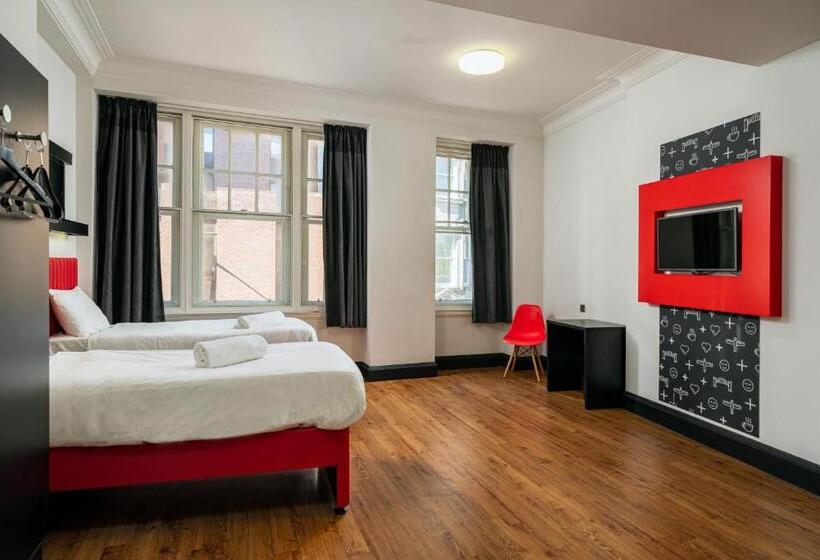 Номер Стандарт, Easyhotel Newcastle