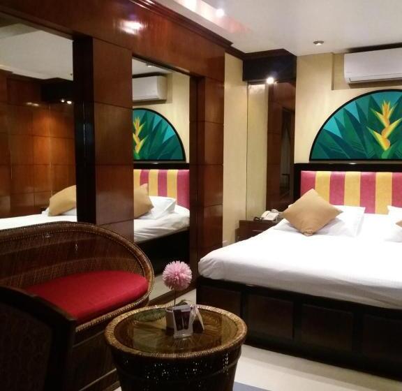 اتاق لوکس, Fields Walking Street