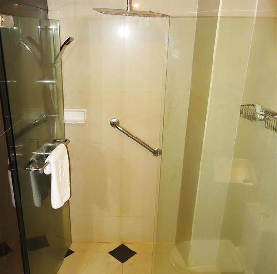 اتاق اجرایی, Fields Walking Street