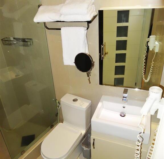 اتاق اجرایی, Fields Walking Street