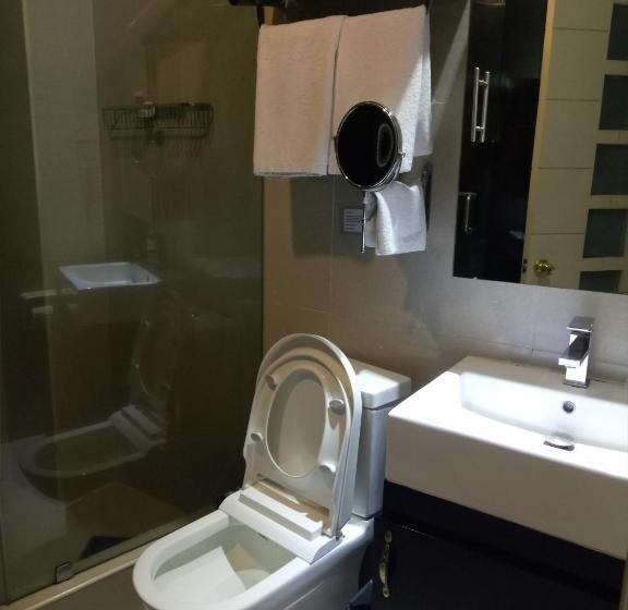 اتاق اجرایی, Fields Walking Street