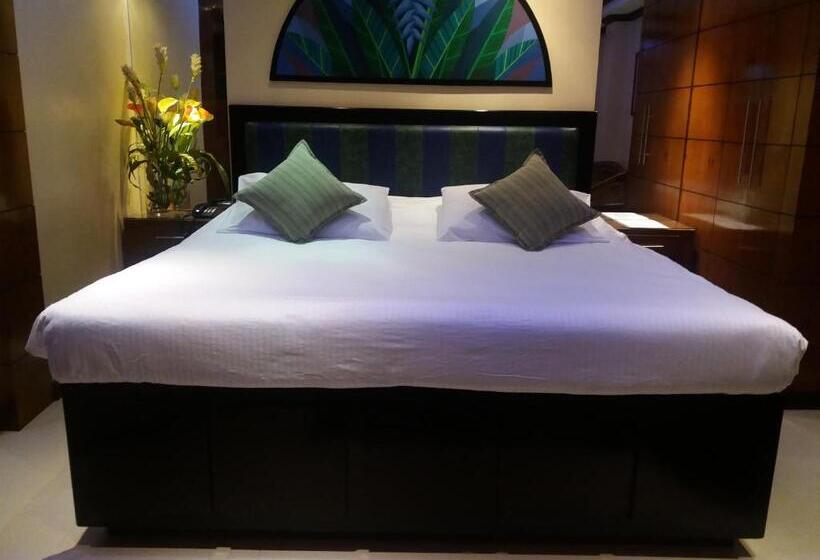 اتاق اجرایی, Fields Walking Street