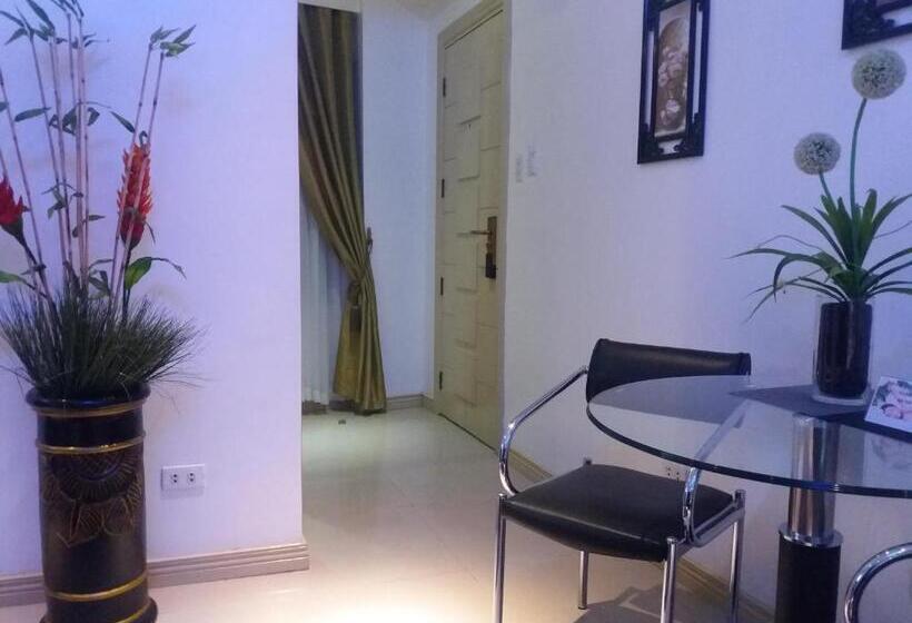 اتاق اجرایی, Fields Walking Street