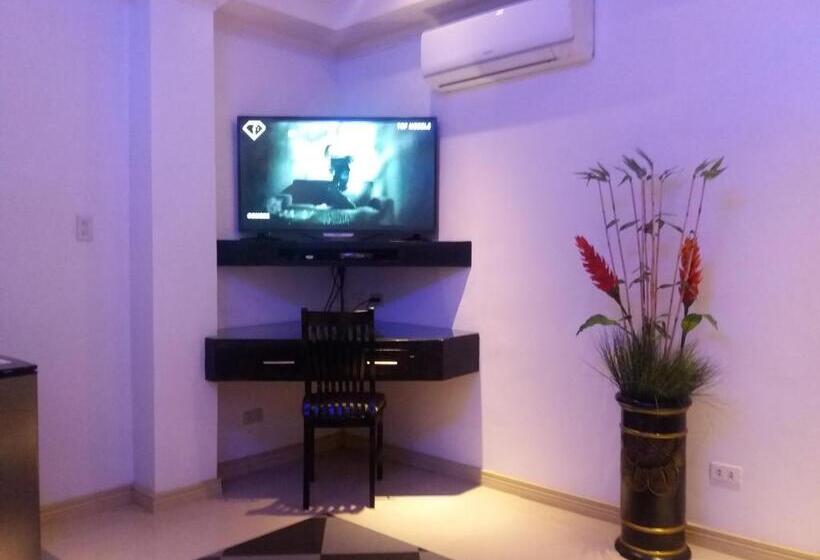 اتاق اجرایی, Fields Walking Street