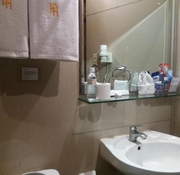 اتاق اجرایی, Fields Walking Street