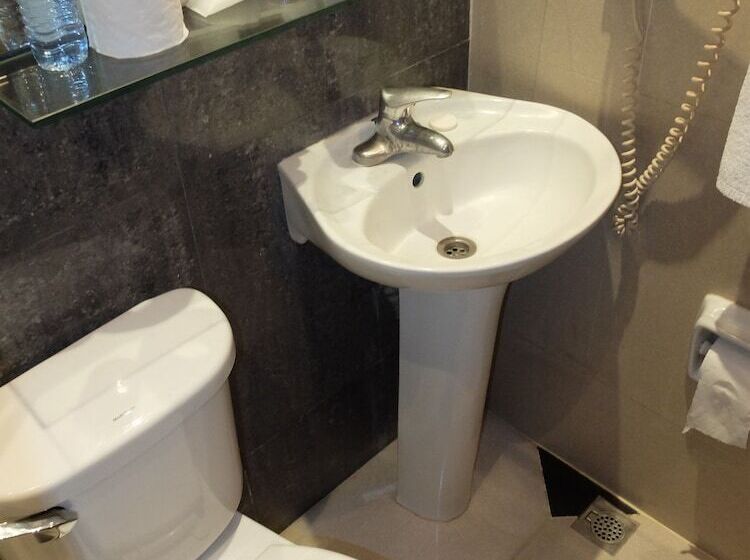 اتاق لوکس, Fields Walking Street