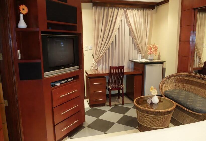 اتاق لوکس, Fields Walking Street