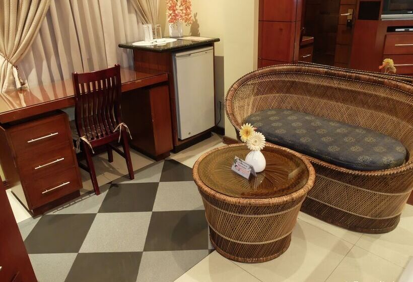 اتاق لوکس, Fields Walking Street