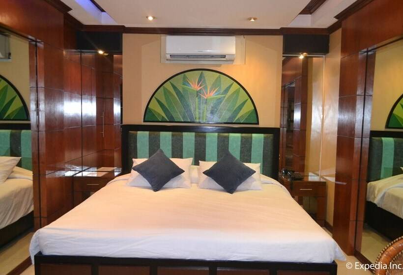 اتاق سوپریور, Fields Walking Street