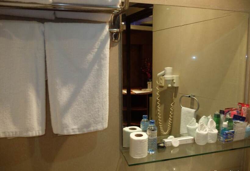 اتاق اجرایی, Fields Walking Street