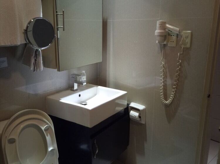 اتاق اجرایی, Fields Walking Street