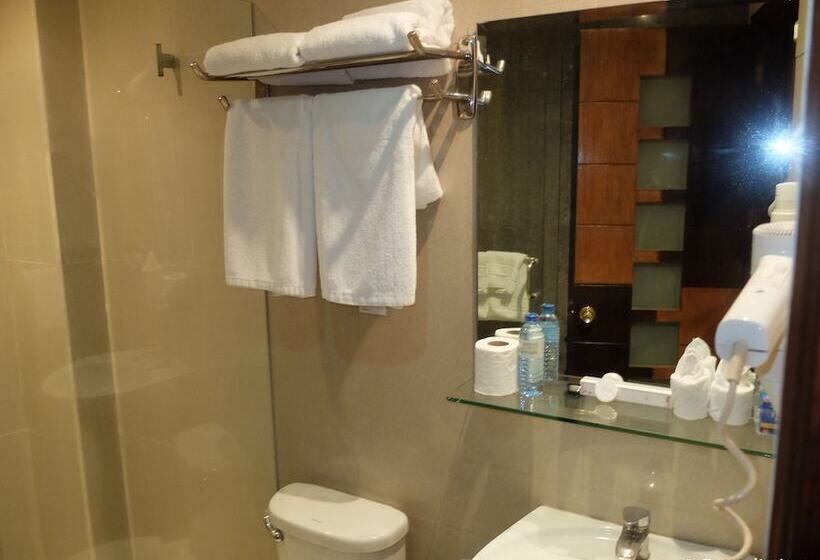 اتاق اجرایی, Fields Walking Street