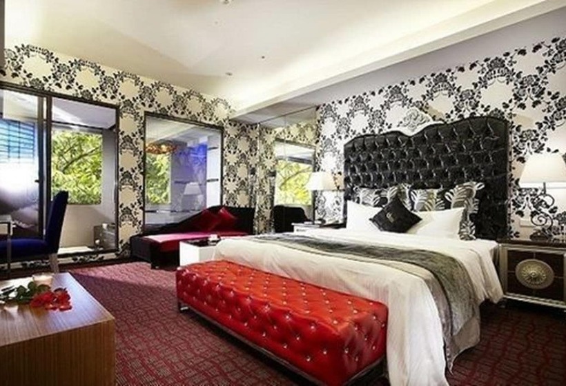 اتاق لوکس, Golden Hot Spring