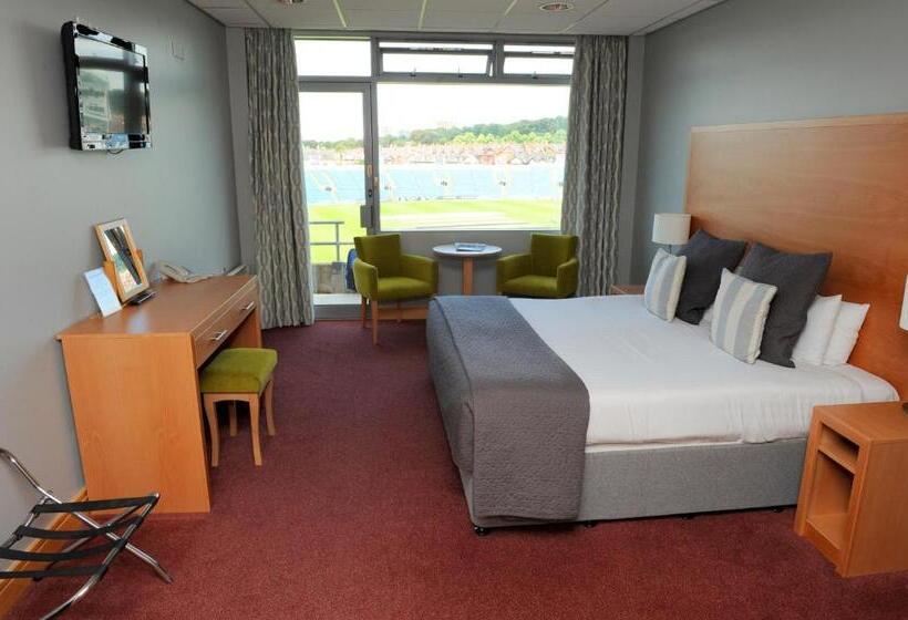 اتاق سوپریور, Headingley Lodge