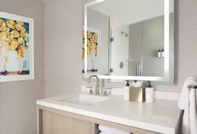 غرفة قياسية سرير كينج, Hilton Alexandria King S Ranch