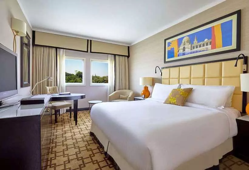 اتاق استاندارد با تخت بزرگ, Hilton Alexandria King S Ranch