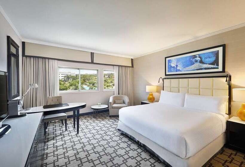 غرفة قياسية سرير كينج, Hilton Alexandria King S Ranch