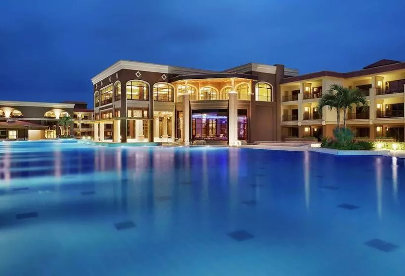 اتاق استاندارد با چشم‌انداز استخر, Hilton Alexandria King S Ranch