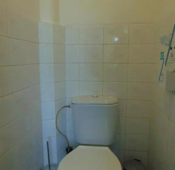 Standard Kolmen Hengen Huone, Isora