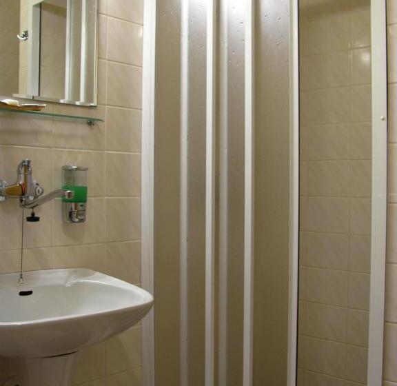 Habitació Estàndard, Isora