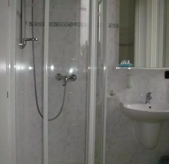 Deluxe Yhden Hengen Huone, Isora