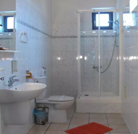 Deluxe Yhden Hengen Huone, Isora