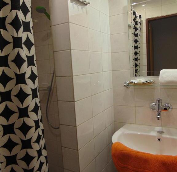 Habitació Quàdruple Economy, Isora