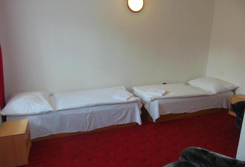 Habitació Quàdruple Economy, Isora