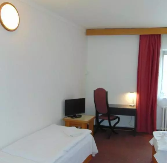 Economy Quadruple Room, Isora