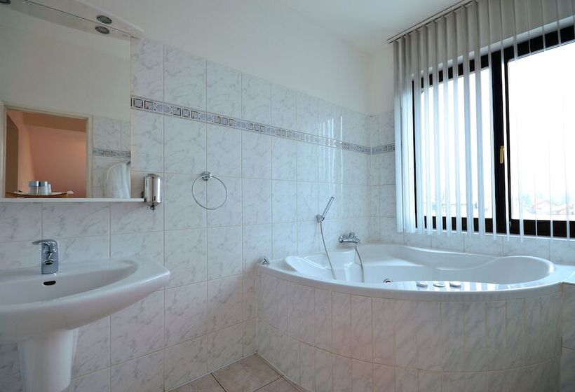 Habitació Triple Estàndard, Isora