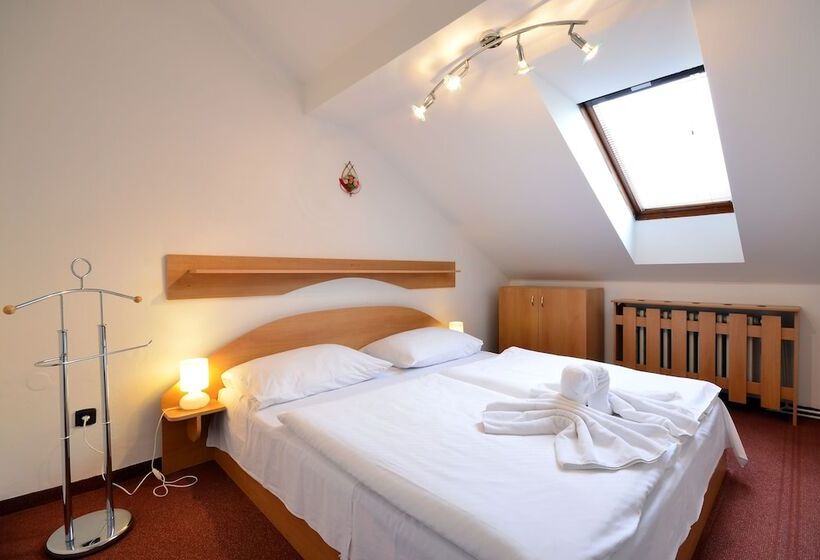 Habitació Triple Estàndard, Isora