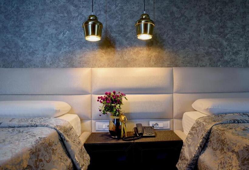 غرفة قياسية, La Bohème