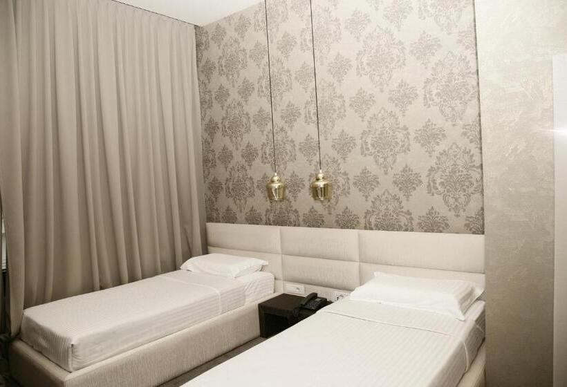 غرفة قياسية, La Bohème