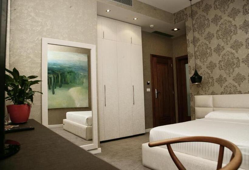 غرفة قياسية, La Bohème