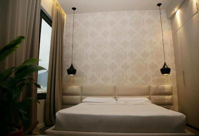 غرفة قياسية, La Bohème