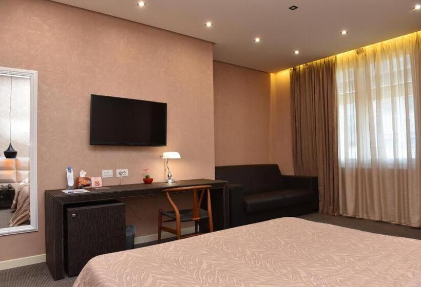 غرفة قياسية ثلاثية, La Bohème