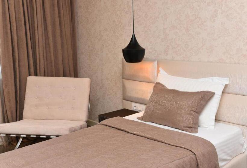 غرفة قياسية فردية, La Bohème