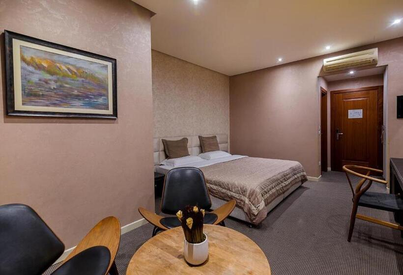 إستوديو قياسى سرير كينج, La Bohème