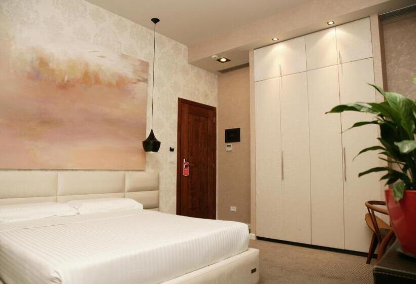 غرفة قياسية, La Bohème