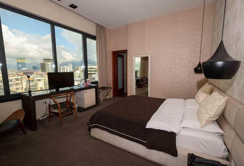 غرفة قياسية, La Bohème