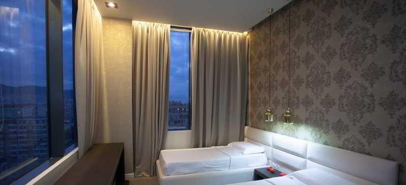 غرفة قياسية, La Bohème