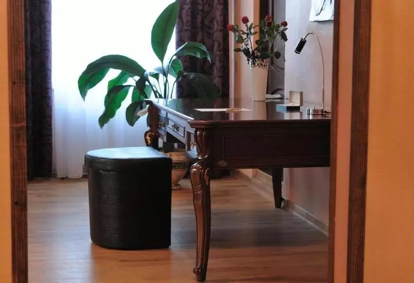 Camera Standard, Melrose