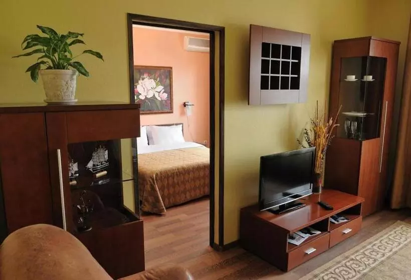Suite, Melrose