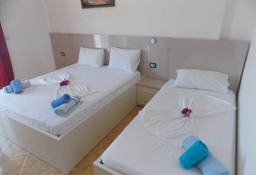 Habitació Triple Estàndard, Mucobega