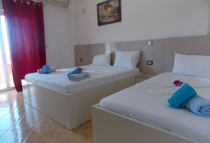 Habitació Triple Estàndard, Mucobega