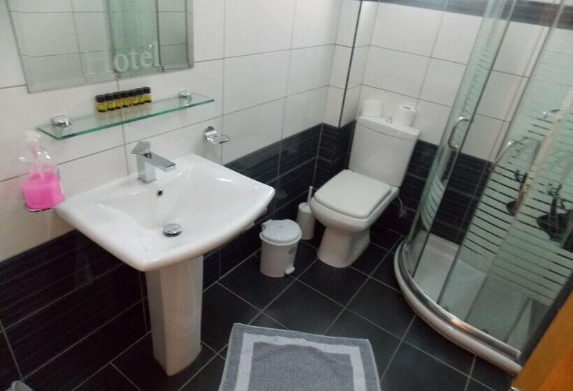 Habitació Triple Estàndard, Mucobega